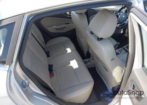 2015 Ford Fiesta Titanium z USA, uszkodzony, nr VIN 3FADP4FJ7FM133662